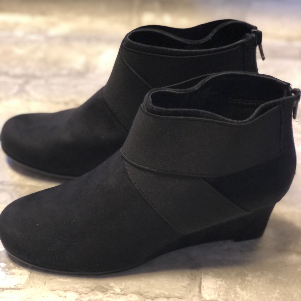 AEROSOLES HEELREST Booties with Wedge heel